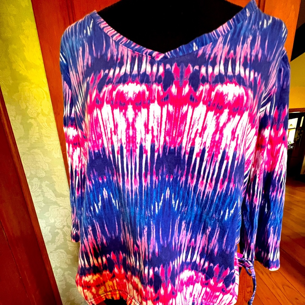 Women’s three quarter sleeve top